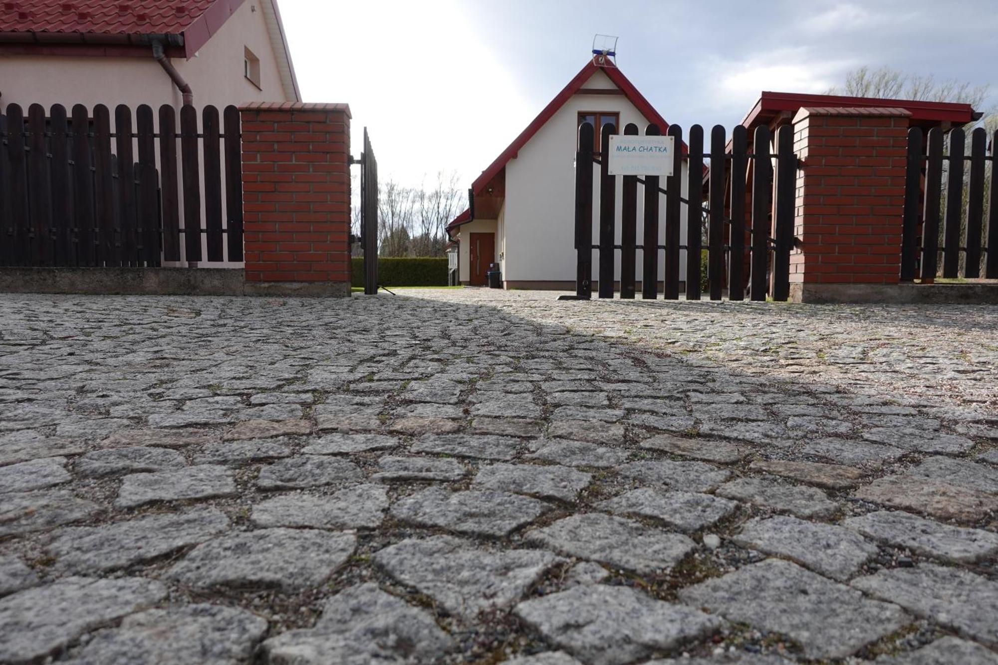 Mala Chatka Caloroczny Domek Krzeszow  ภายนอก รูปภาพ