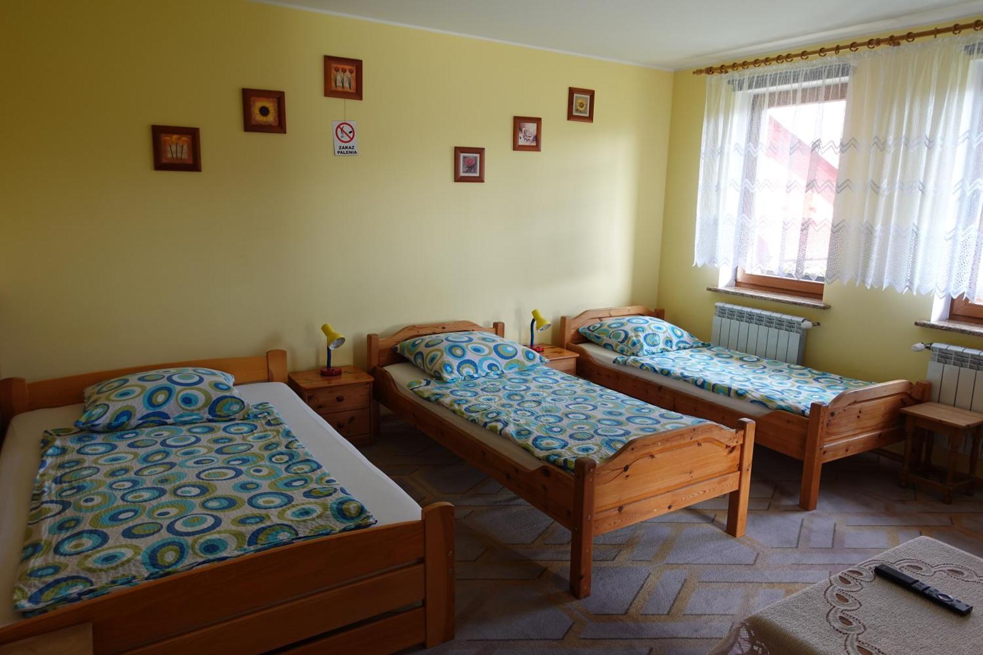 Mala Chatka Caloroczny Domek Krzeszow  ภายนอก รูปภาพ