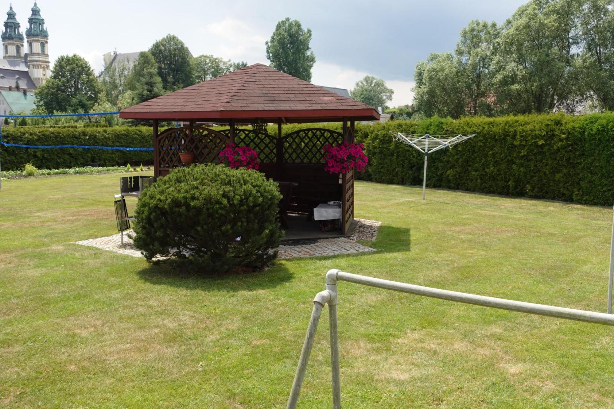 Mala Chatka Caloroczny Domek Krzeszow  ภายนอก รูปภาพ
